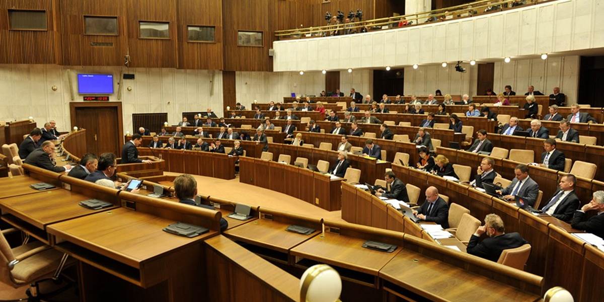 O zmenách v ústave bude možno napokon parlament rokovať v máji