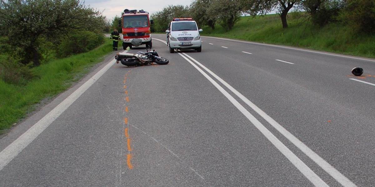 Tragická nehoda pri Komárne: Motocyklista neprežil zrážku s autom