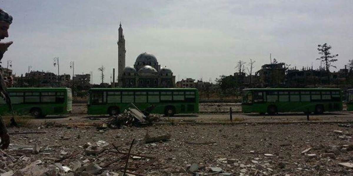 Zo sýrskeho Homsu začali evakuovať povstalcov