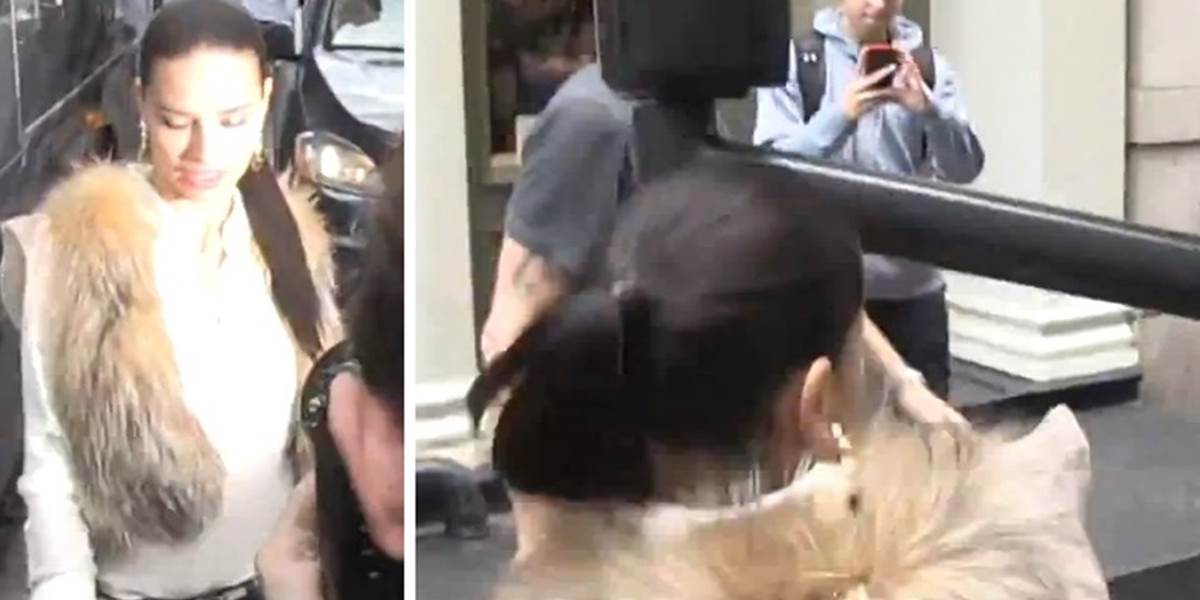 VIDEO Au! Sexi Adriana Lima vrazila hlavou do autobusu!