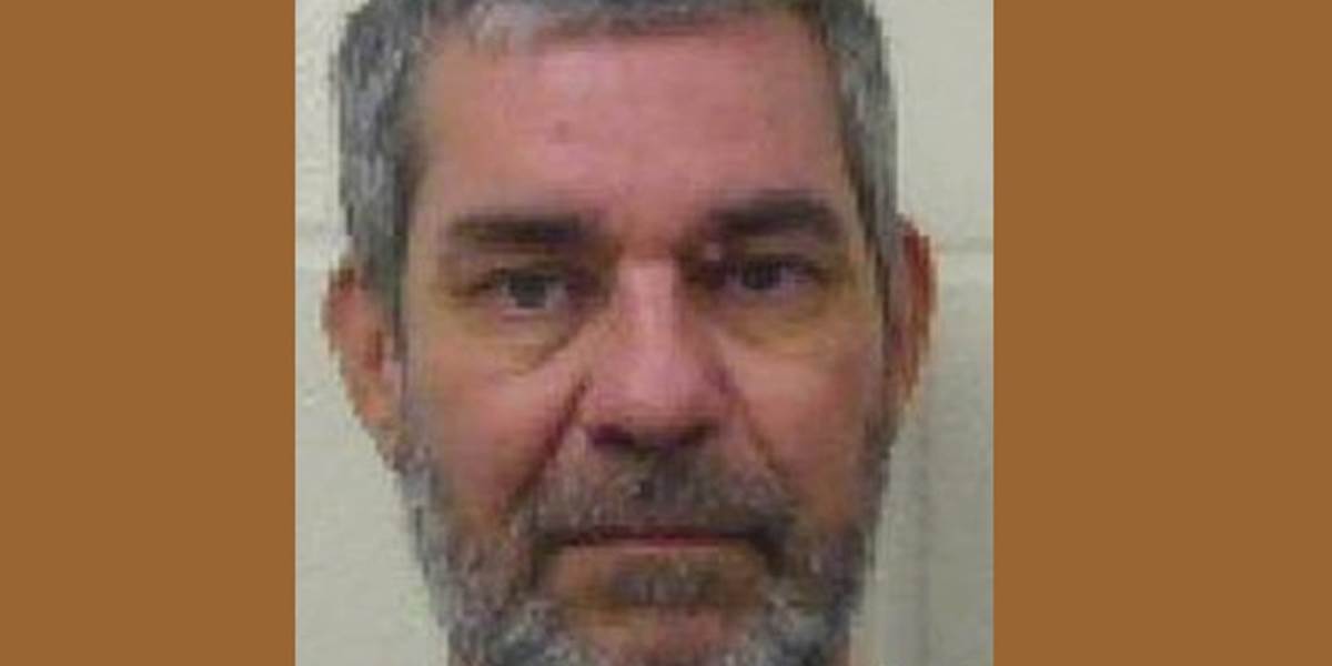 Britská polícia hľadá nebezpečného väzňa: Rozbíjač lebiek je na úteku!