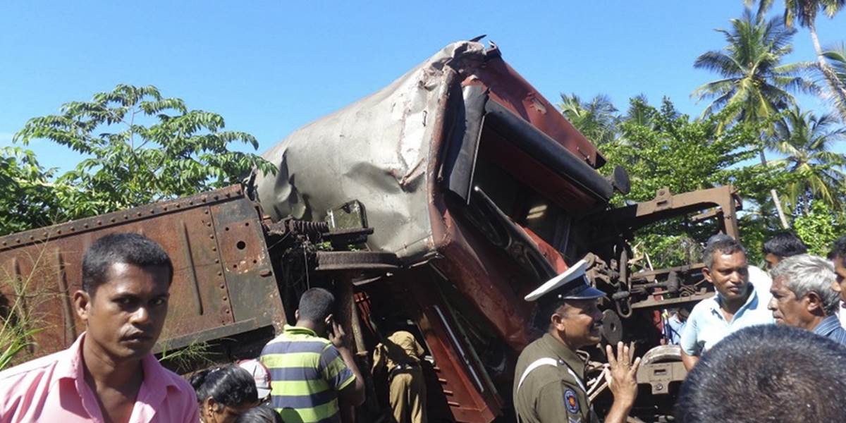 Tragická nehoda v Indii: Pri kolízii auta s vlakom zahynulo 13 svadobčanov!