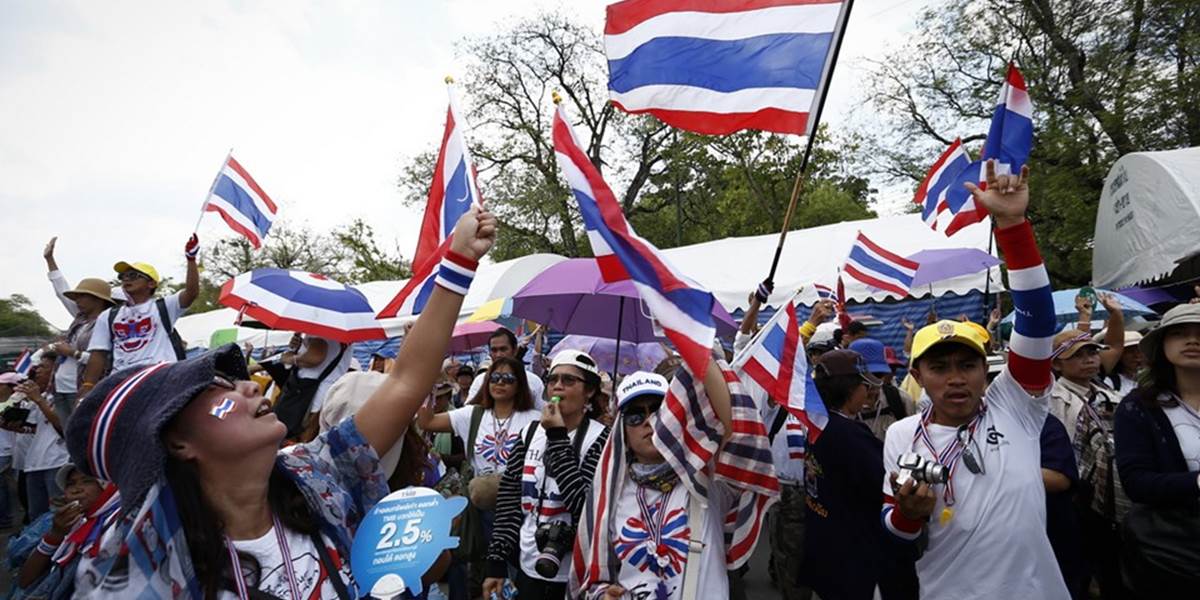 Thajská polícia zasiahla proti demonštrantom