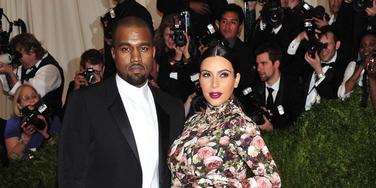Kim Kardashian a Kanye West už majú pozvánky na svadbu