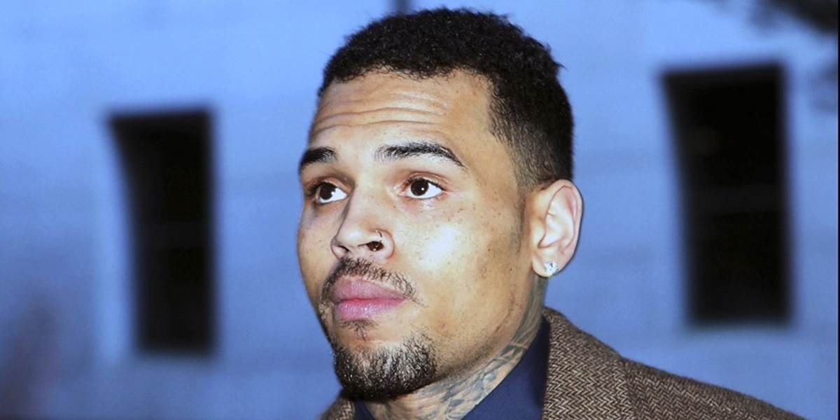 Chris Brown sa údajne nepriznal k napadnutiu