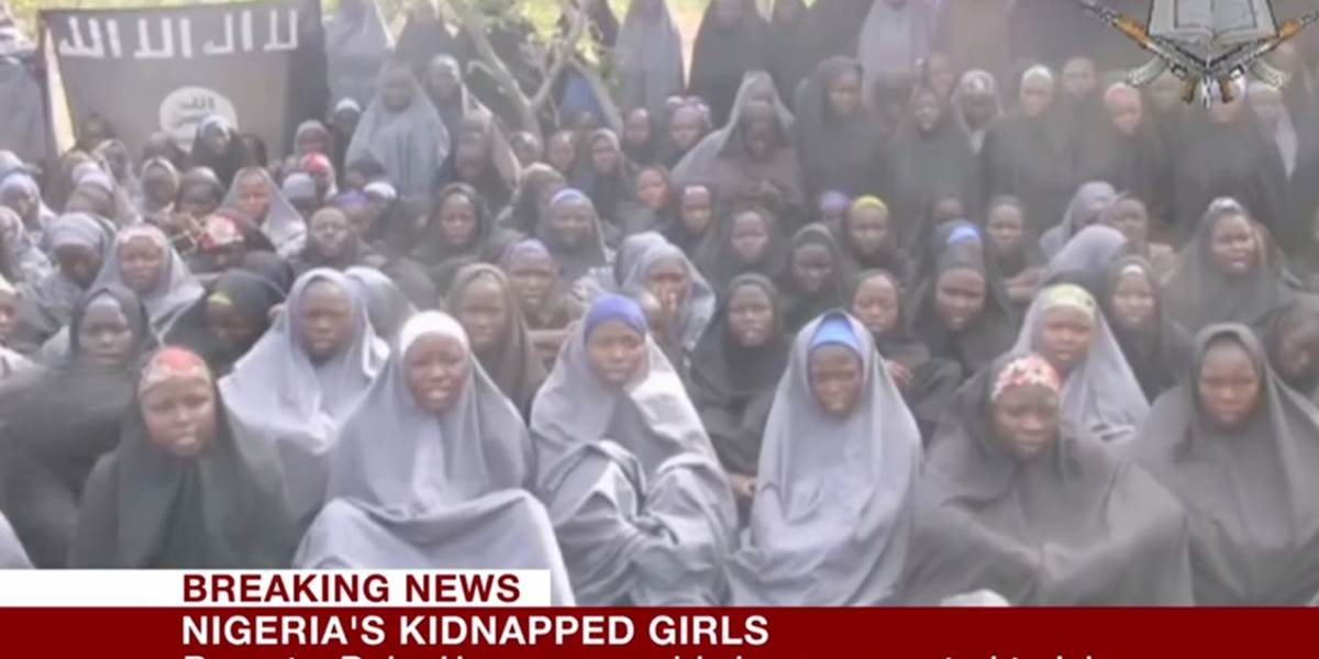 Povstalci z Boko Haram zverejnili VIDEO s unesenými nigérijskými dievčatami