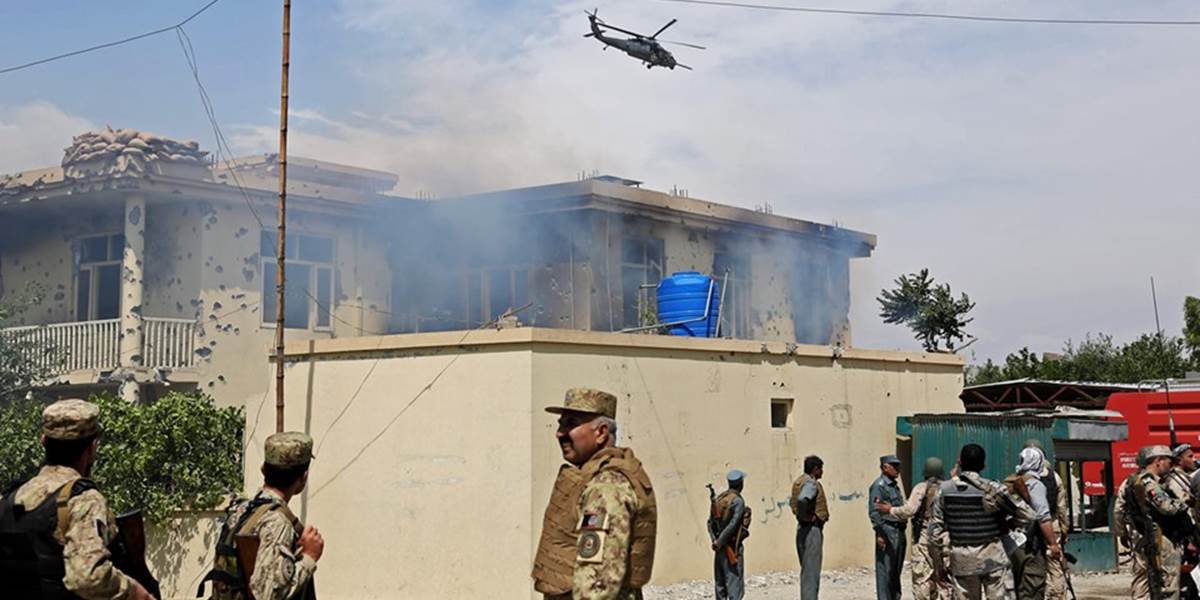 Taliban spustil letnú ofenzívu, napadol letisko v Kábule