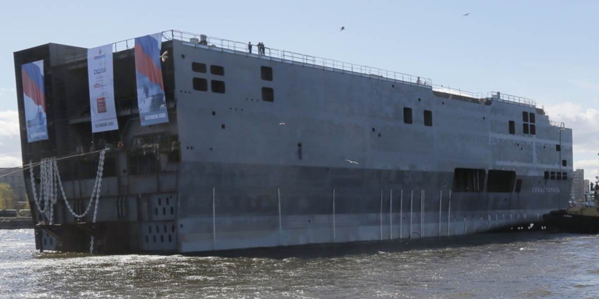 Francúzska vláda napriek kríze dodá Rusku vojenské lode