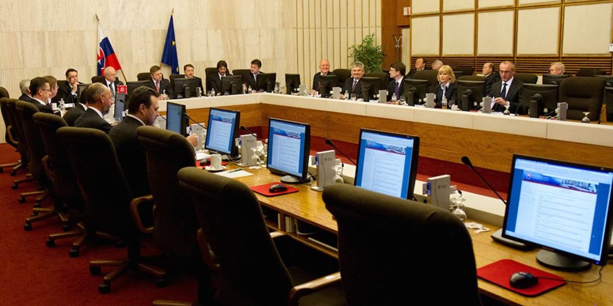 Vláda dnes bude rokovať o rozdelení 8,6 mliardy eur z eurofondov