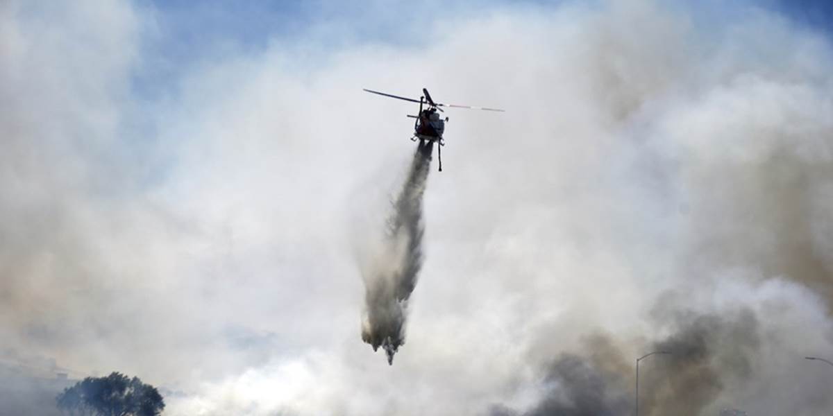Dva lesné požiare v Kalifornii si vyžiadali evakuáciu tisícov domov