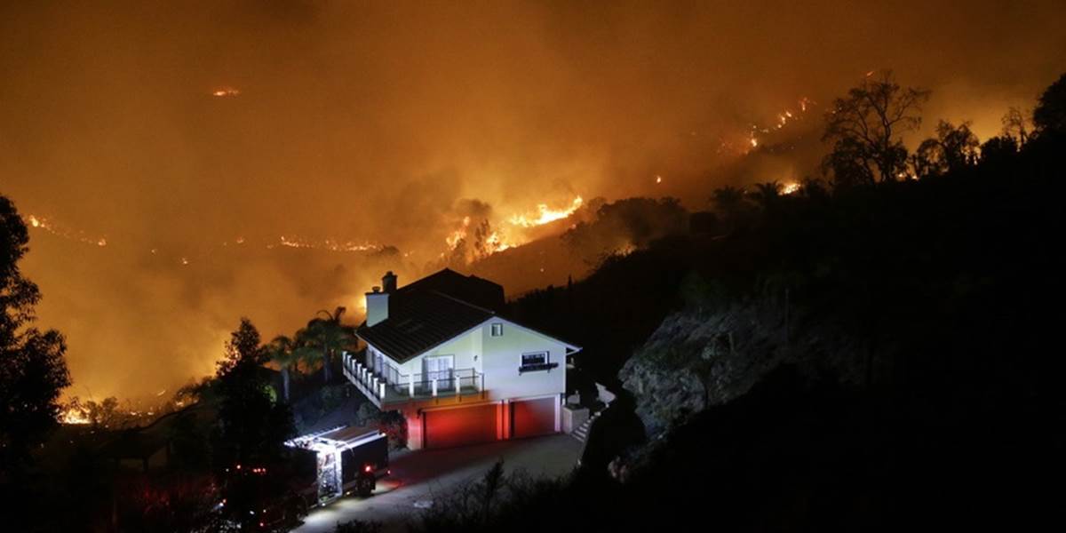 V južnej Kalifornii horí deväť lesných požiarov