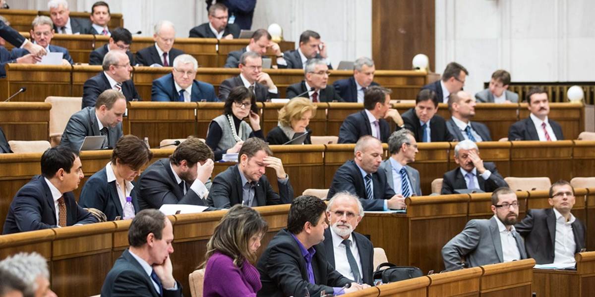 Piatkové rokovanie parlamentu otvoria poslanci novelou o sociálnej práci