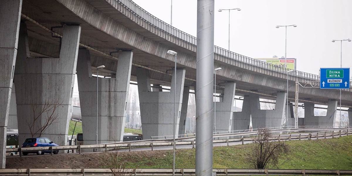 NDS počas víkendu opraví pás diaľnice pred Prístavným mostom