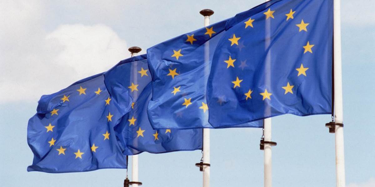ÚMS: Vyzývajú samosprávy, aby pred eurovoľbami vyvesili zástavy EÚ