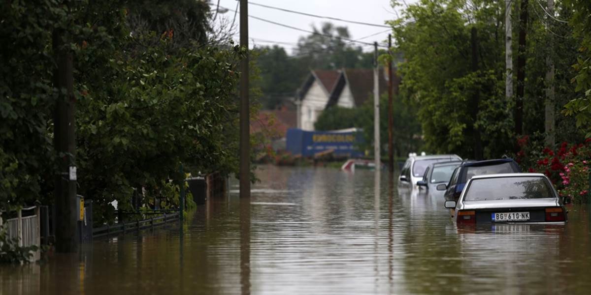 Srbsko a Bosna bojujú s povodňami, situácia je stále kritická