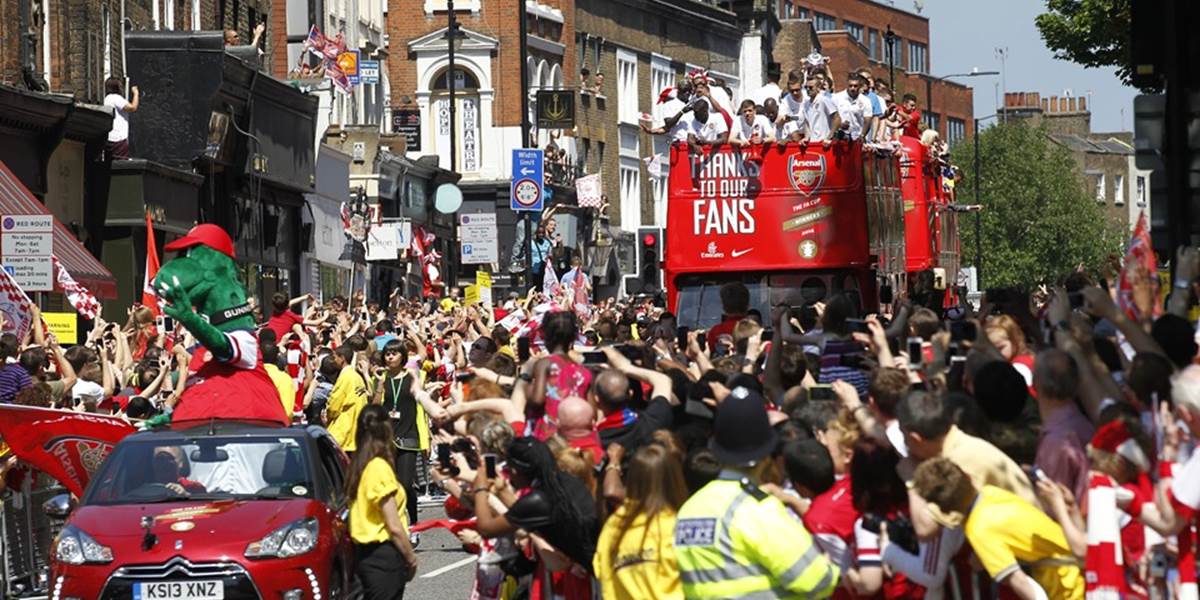 Fanúšikovia Arsenalu oslávili prvú trofej po takmer deviatich rokoch