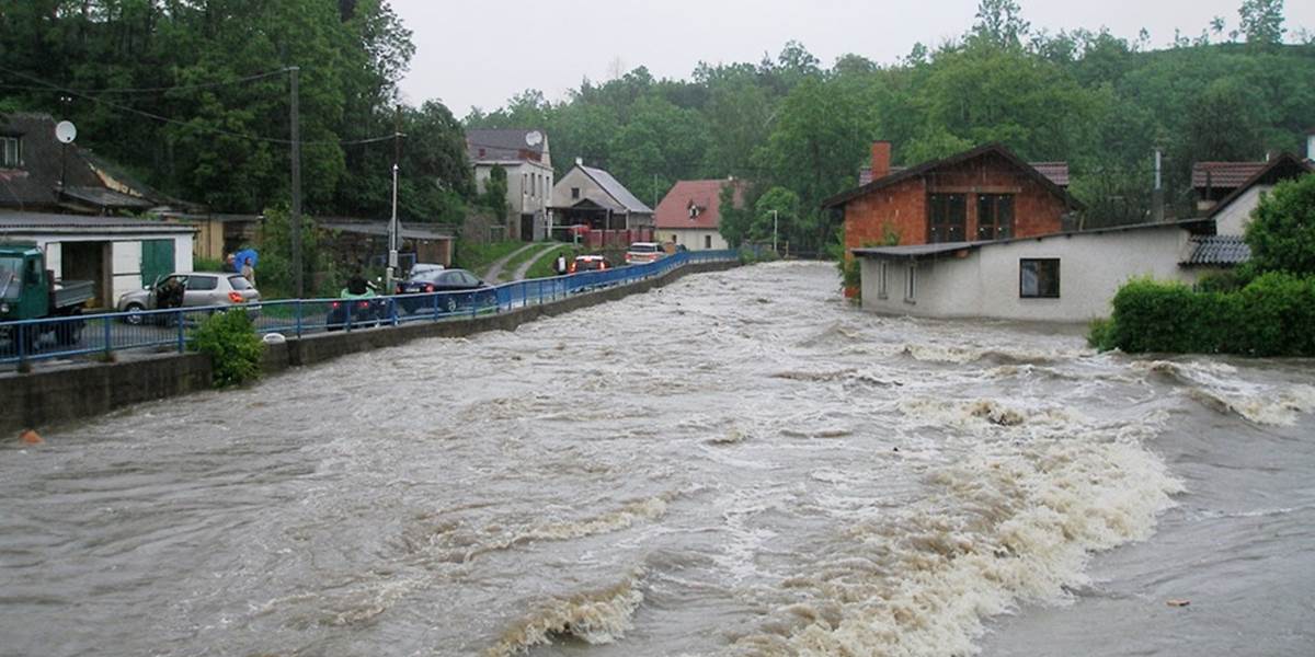 Rozvodnené rieky v Česku si vyžiadali dve obete