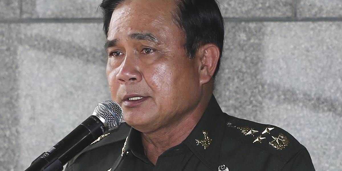 Šéf thajskej armády sa stretne s lídrami konkurenčných strán