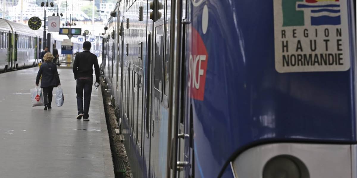 Paríž priznal, že nové vlaky za miliardy eur sú priširoké