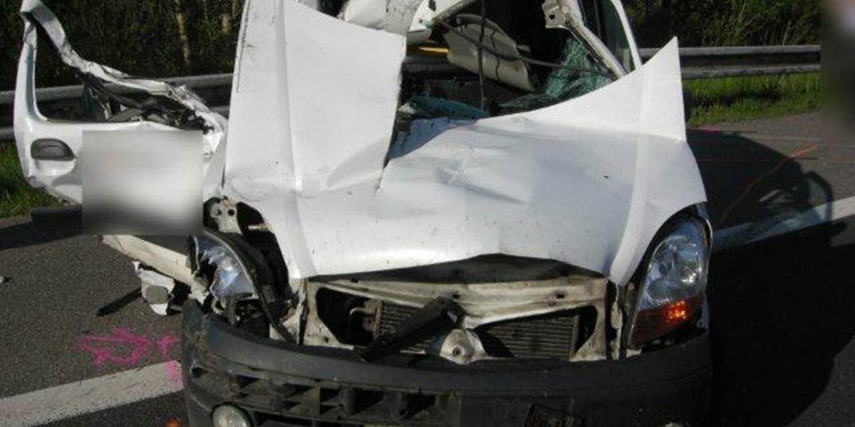 FOTO Tragická nehoda na D1: Vodič narazil do kamiónu, jeho spolujazdec neprežil!