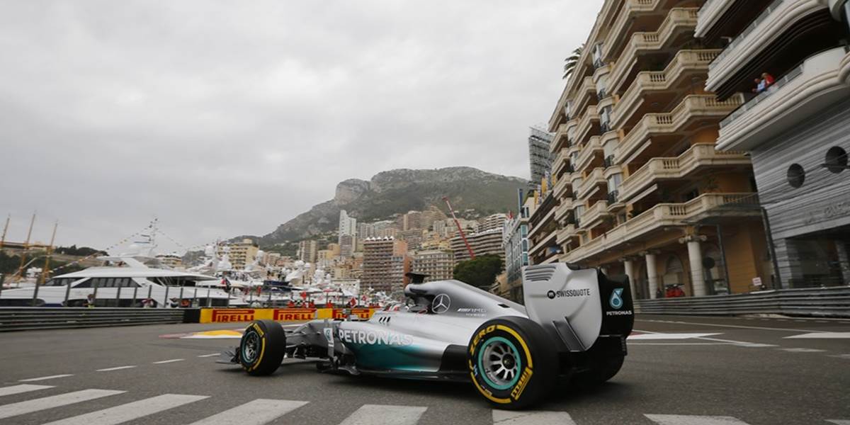 F1: Hamilton najrýchlejší v prvom voľnom tréningu na VC Monaka