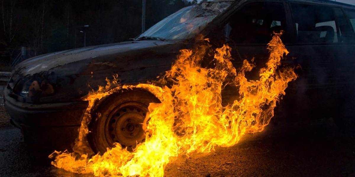 V Prievidzi horeli dve autá, príčina požiaru zatiaľ nie je známa