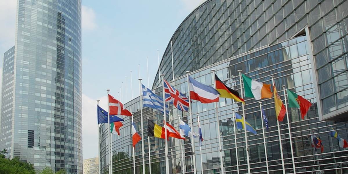 Lídri v Bruseli prediskutujú kandidáta na predsedu EK