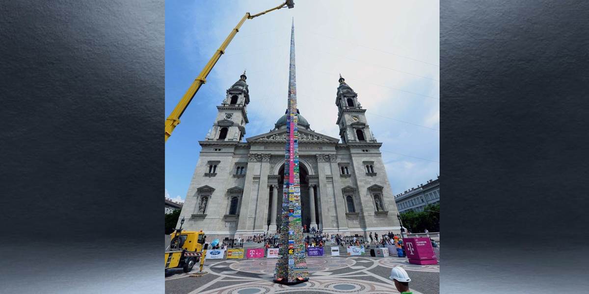 FOTO Svetový únikát: V Maďarsku postavili 36 metrovú vežu z lega!
