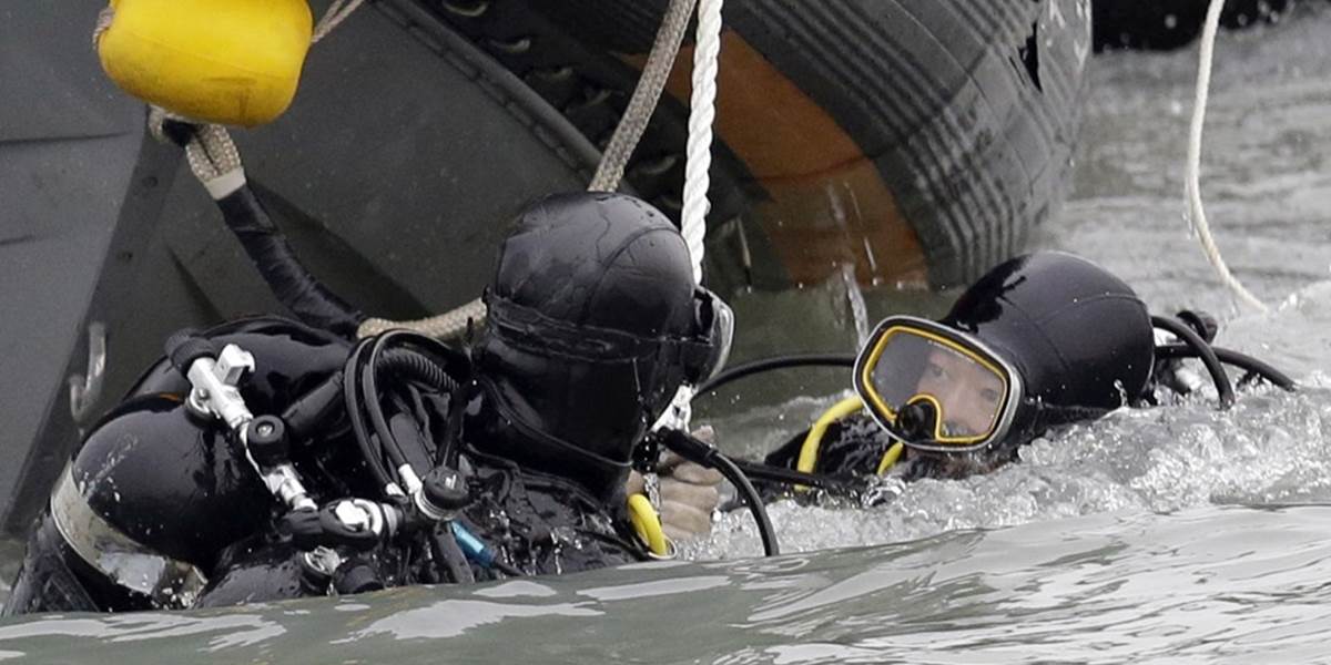 Už druhý potápač zomrel pri pátraní v potopenom kórejskom trajekte