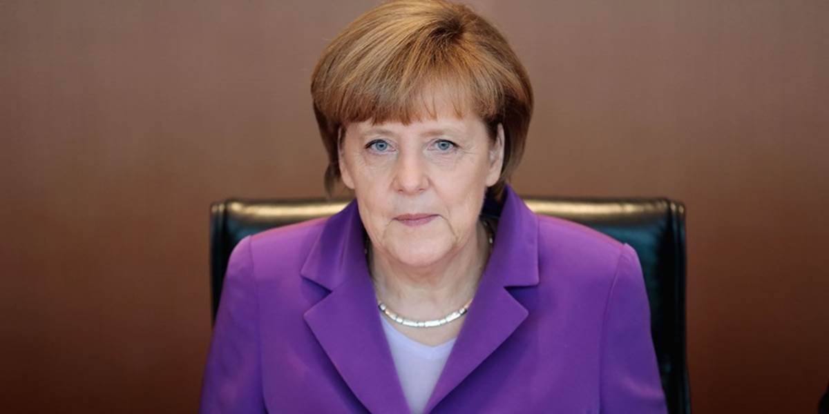 Merkelová podporila kandidatúru Junckera na post šéfa eurokomisie