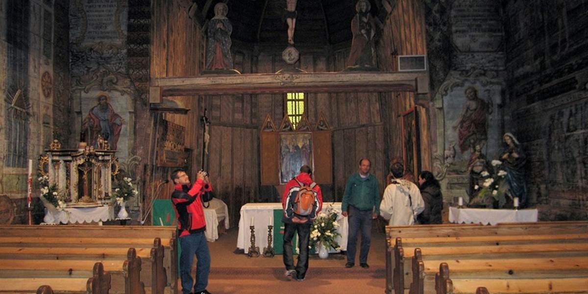 Najstarší drevený rímskokatolícky kostolík na Slovensku láka turistov