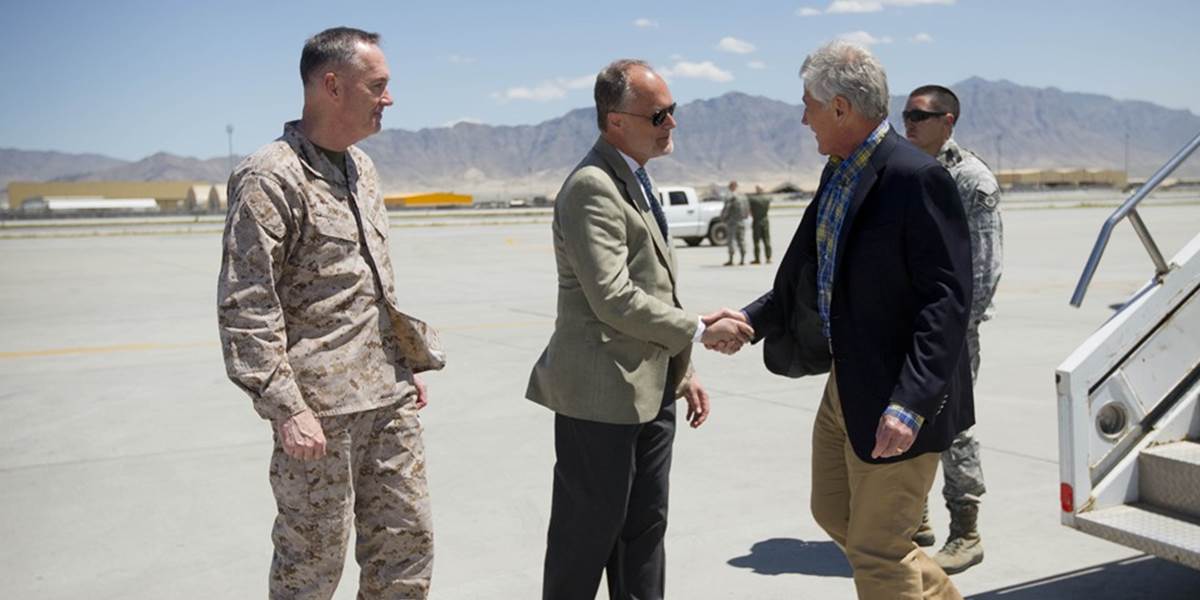 Minister obrany USA bude s veliteľmi rokovať o pokroku armády Afganistanu
