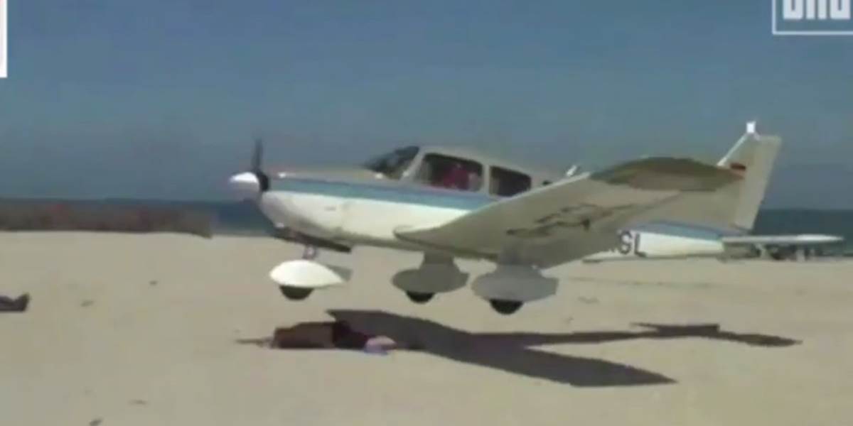 VIDEO Obrovské šťastie: Muž sa opaľoval, takmer na ňom pristálo lietadlo!