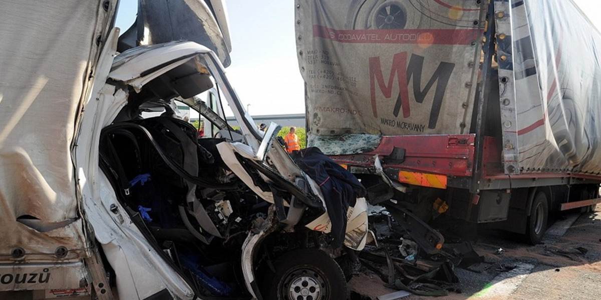 FOTO Tragická nehoda na českej D11: Dvaja mŕtvi, zablokovaná diaľnica!