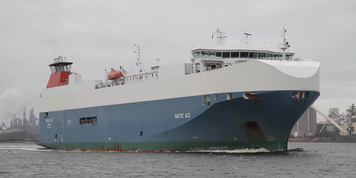 Holandsko odštartovalo operáciu na vytiahnutie lode, ktorá sa potopila aj s 1400 autami