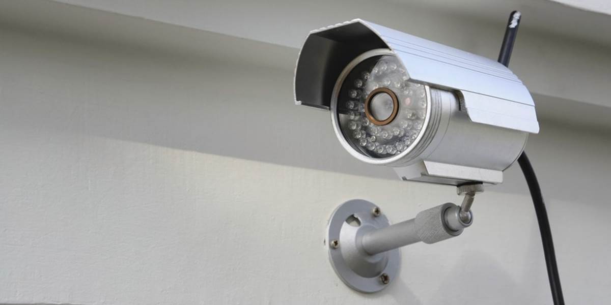 Zlodeji sa nerozpakovali kradnúť kamery z fasády rodinného domu