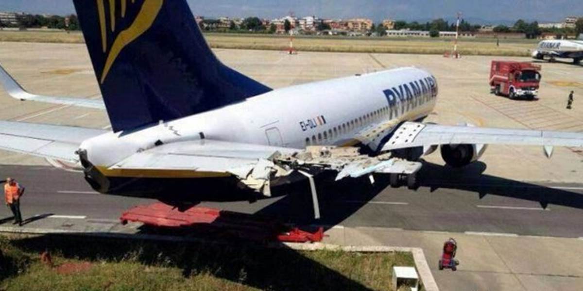 Lietadlo Ryanairu zrazu začalo cúvať a narazilo do požiarnej stanice: Škoda 200-tisíc!