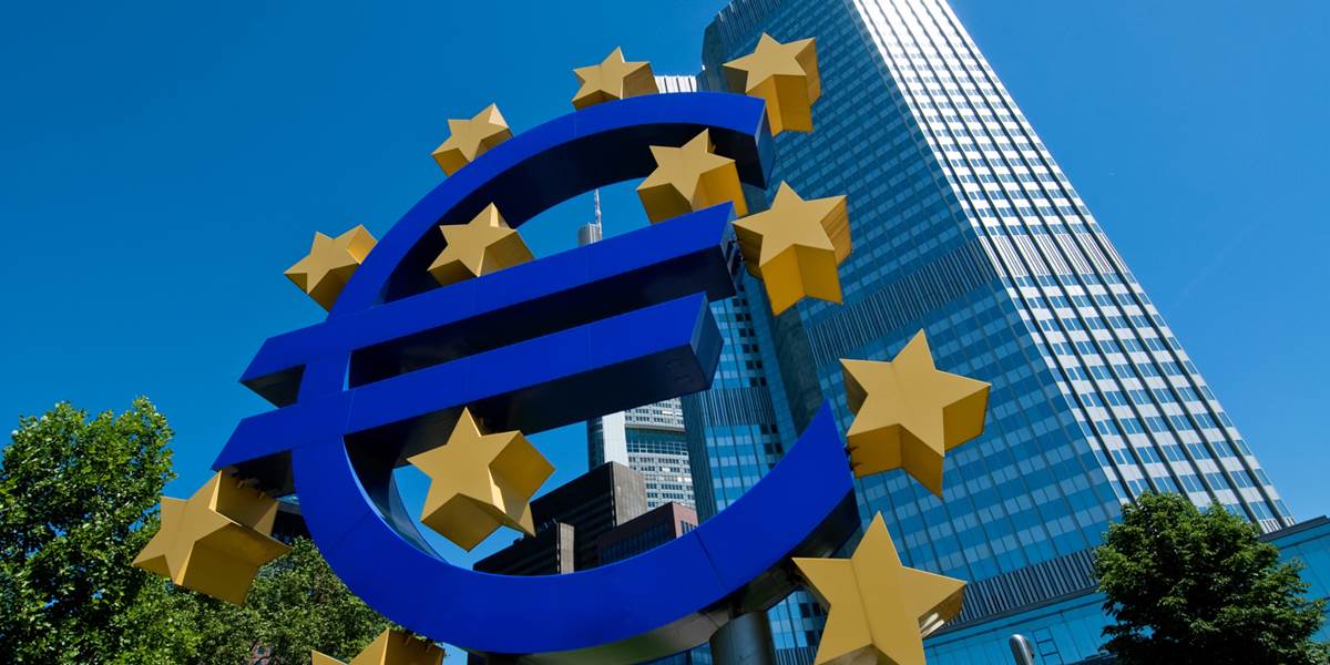 Uvoľnenie menovej politiky spôsobilo pokles úročenia dlhov v eurozóne