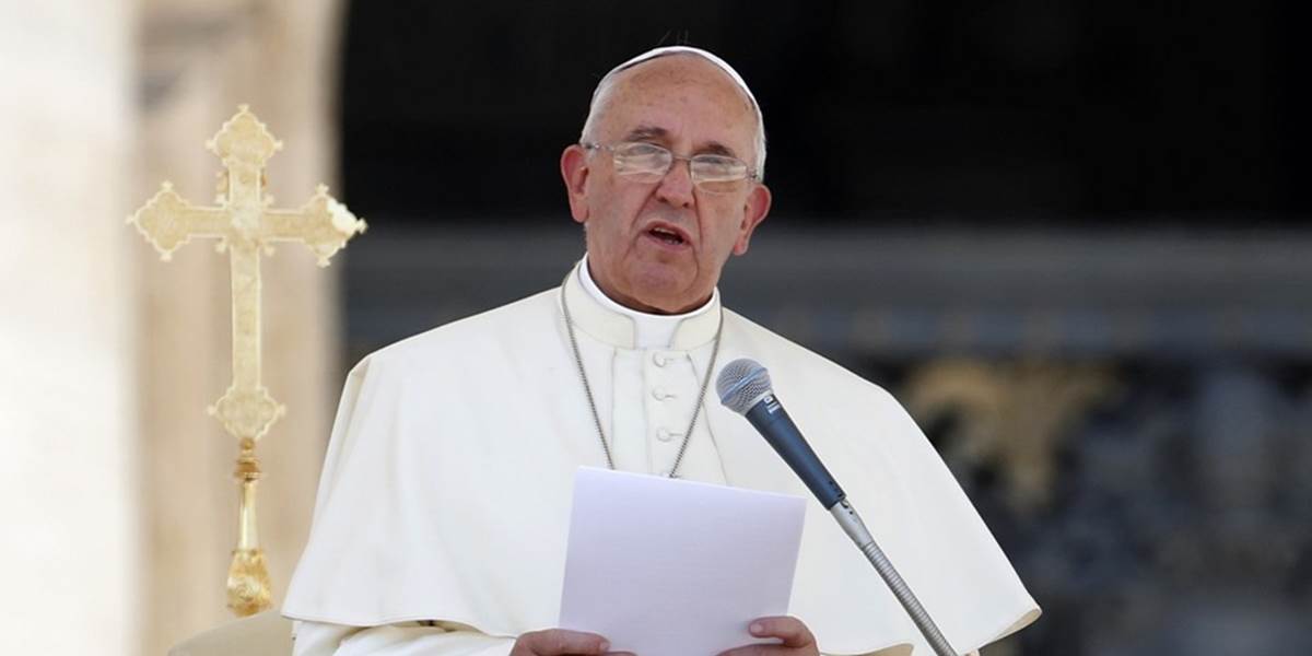 Pápež František sa bude modliť s Peresom a Abbásom za mier