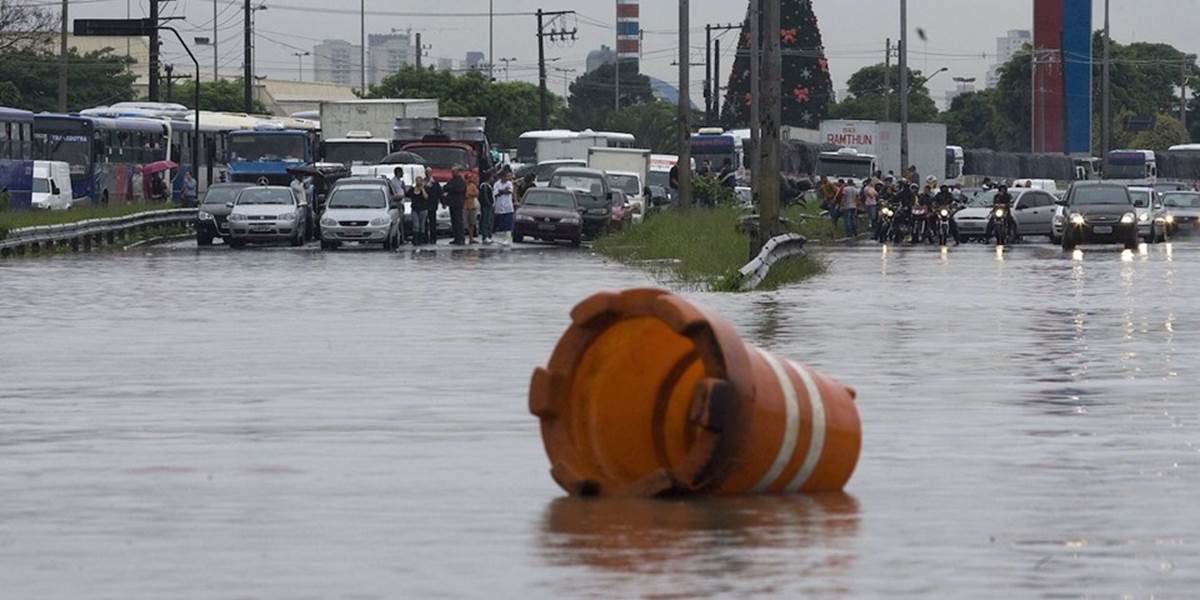 Rozsiahle záplavy na juhu brazílie zabili už deväť ľudí