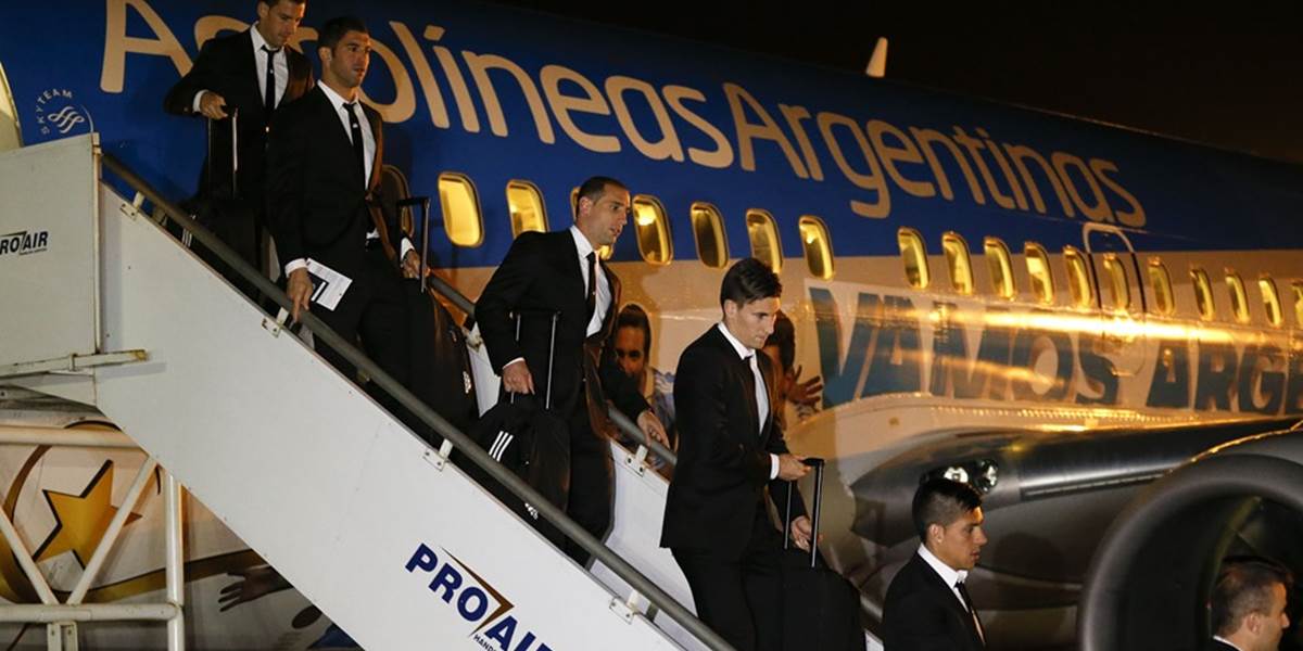 Messi a spol. prileteli do Brazílie: Vítali ich nadšení fanúšikovia