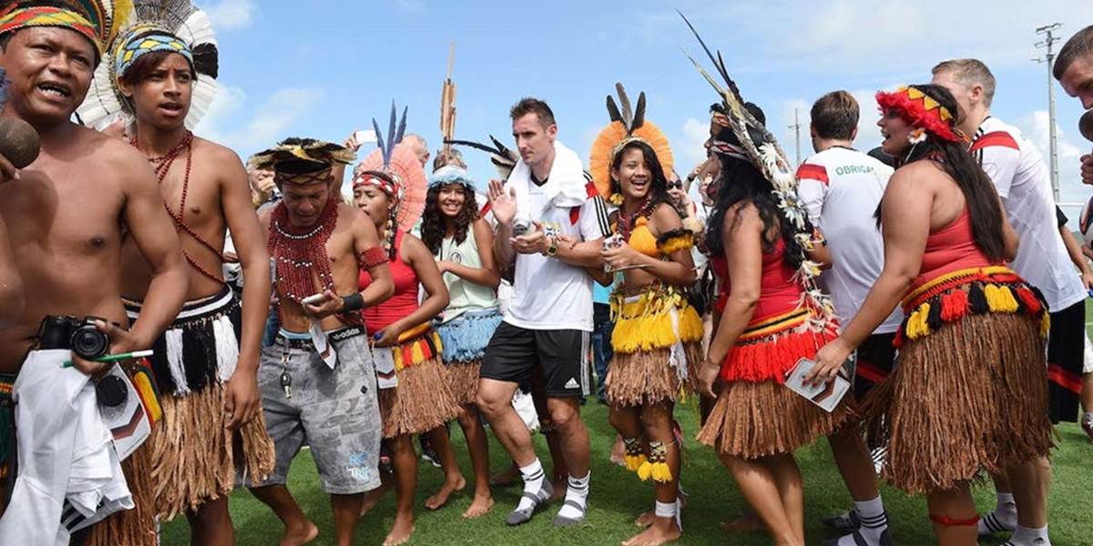 Klose oslávil 36. narodeniny s brazílskymi Indiánmi