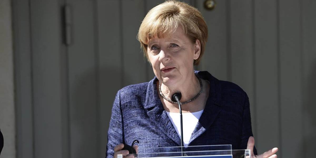 Merkelová trvá na Junckerovi ako šéfovi EK, Cameron je naďalej proti