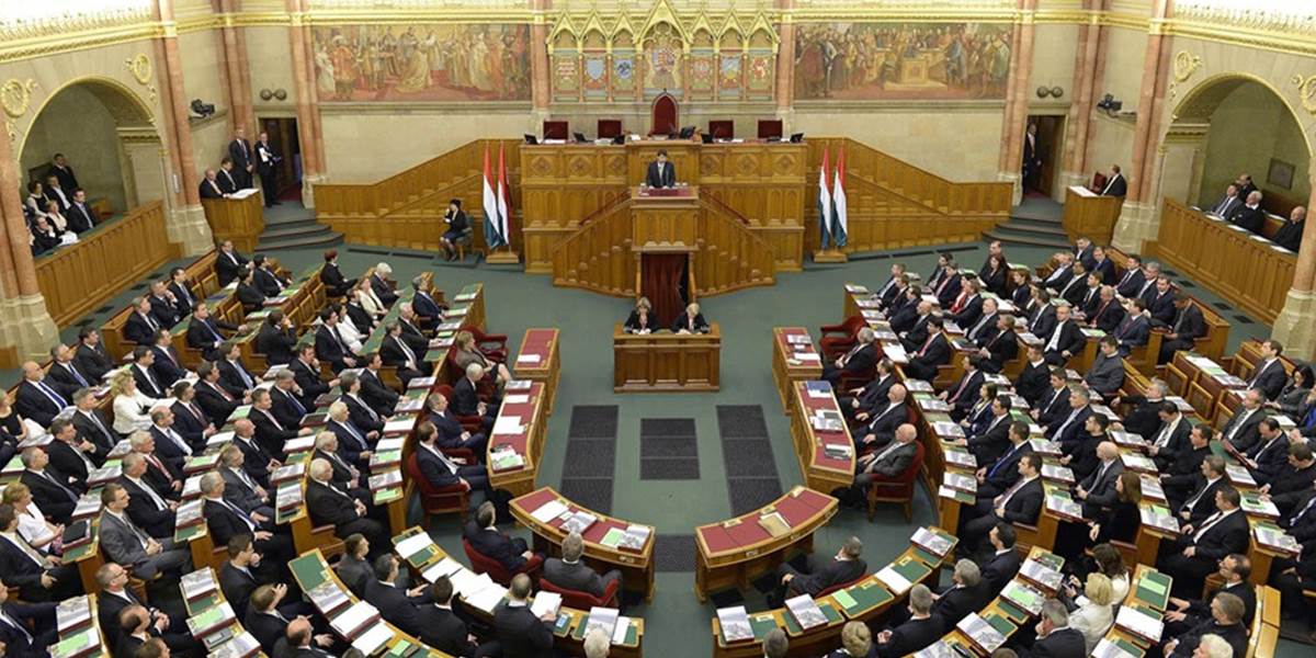 Maďarský parlament schválil návrh zákona o zdanení príjmov médií z reklamy