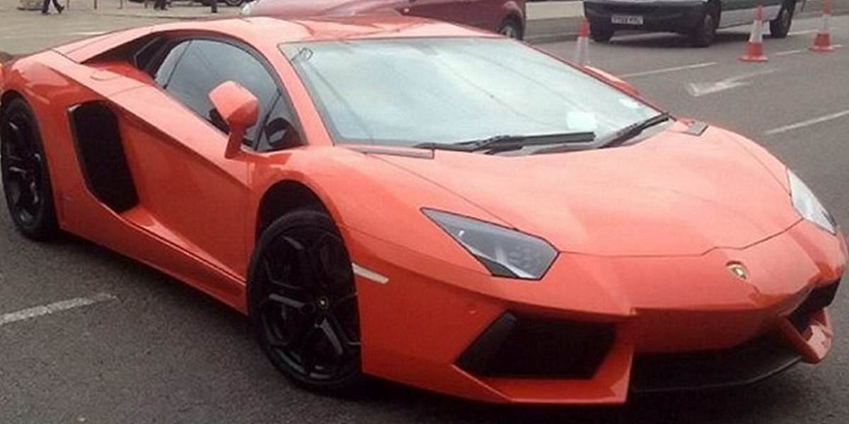 Britská polícia zabavuje autá: Lamborghini, Bentley a McLaren predajú v aukcii!