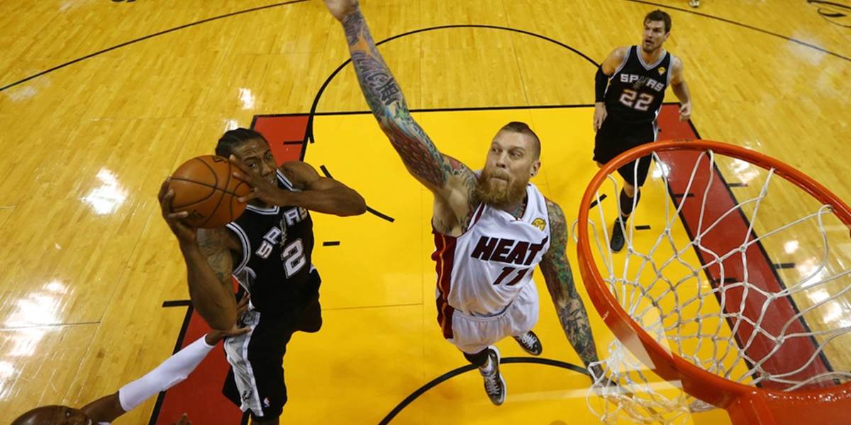 NBA: San Antonio zas hladko vyhralo v Miami, siaha na titul