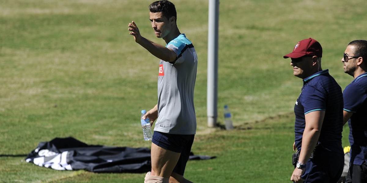 Ronaldo netrénoval s loptou, na kolene mal ľadový obklad