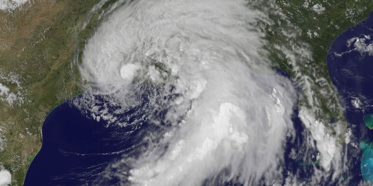 Hurikán Cristina pri mexickom pobreží zoslabol a zmení sa na tropickú búrku