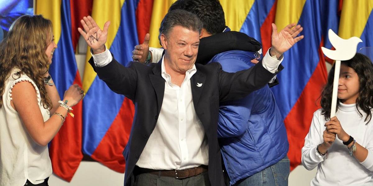 Víťazom prezidentských volieb v Kolumbii sa stal úradujúci prezident Santos