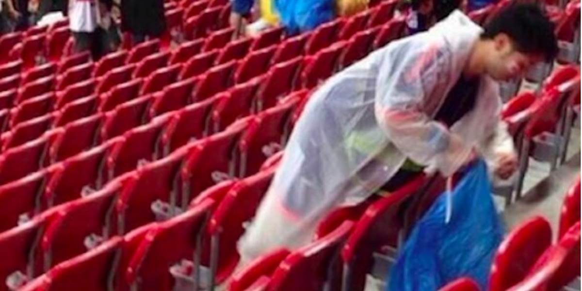 FOTO To je kultúra: Japonskí fanúšikovia upratovali štadión v Recife!